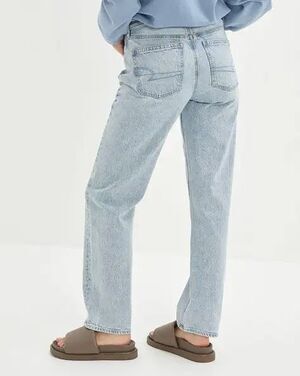 American Eagle 90’s Straight Leg Jeans Blown Out Blue Size 8